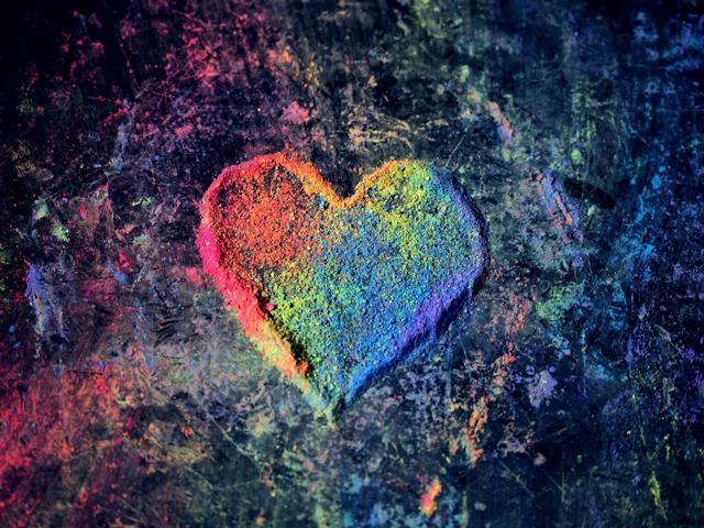February 2024 Chalk Heart (Unsplash/@sharonmccutcheon/Jv_oD5CuVfw)