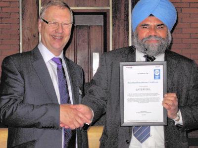 Satbir Gill receiving his TooLkit Excellent Practitioner Award