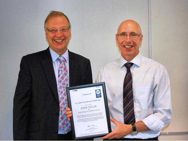 Steve Taylor receiving his TooLkit Excellent Practitioner Award